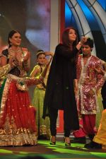 Aishwarya Rai Bachchan at NDTV Support My school 9am to 9pm campaign which raised 13.5 crores in Mumbai on 3rd Feb 2013 (77).JPG